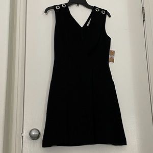💫 NWT 💫 Black V neck dress with pockets